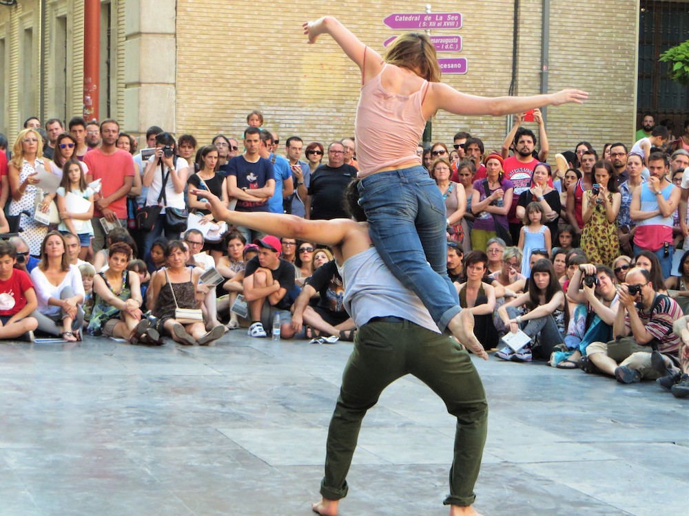 Dos en Paralaje, de Ingrid Magrinyá. Festival Trayectos Danza 2015 (Zaragoza)